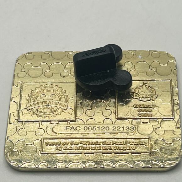 Disney Pin 2021 Winnie Pooh & Christopher Robin Smarter Braver Stronger EUC - Picture 4 of 4
